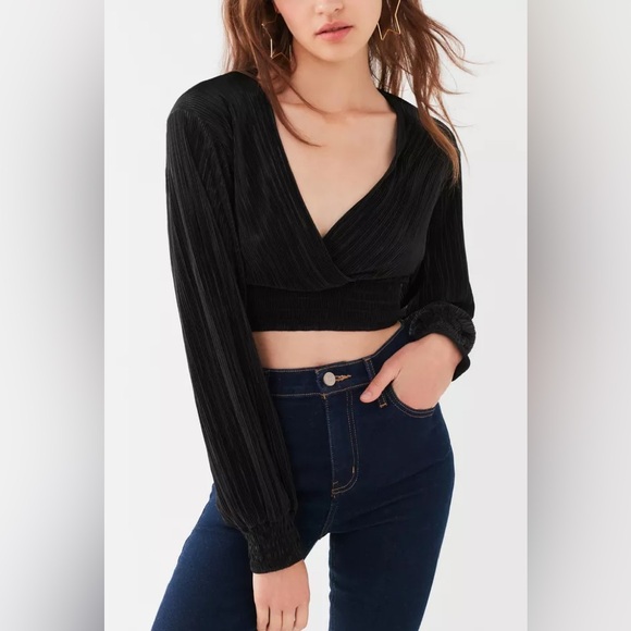 Black Urban Outfitters Cropped Long Sleeve - Picture 2 of 5